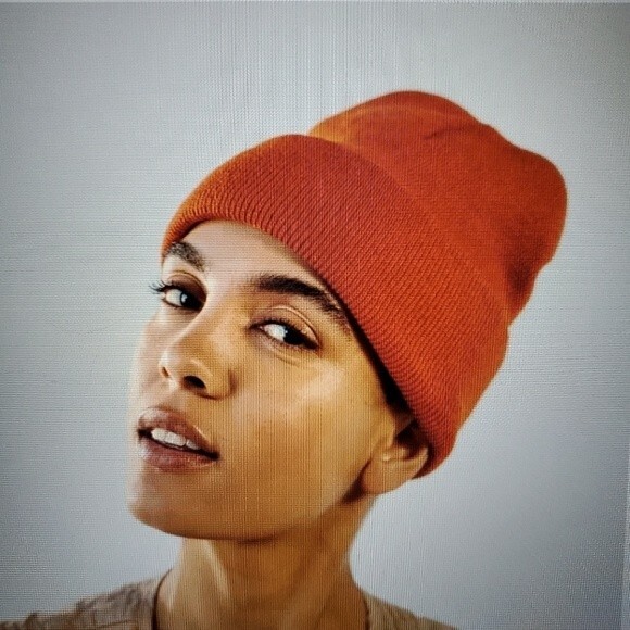 Urban Outfitters 4 knit hats unisex NEW black gray pink burgundy set - Picture 3 of 4